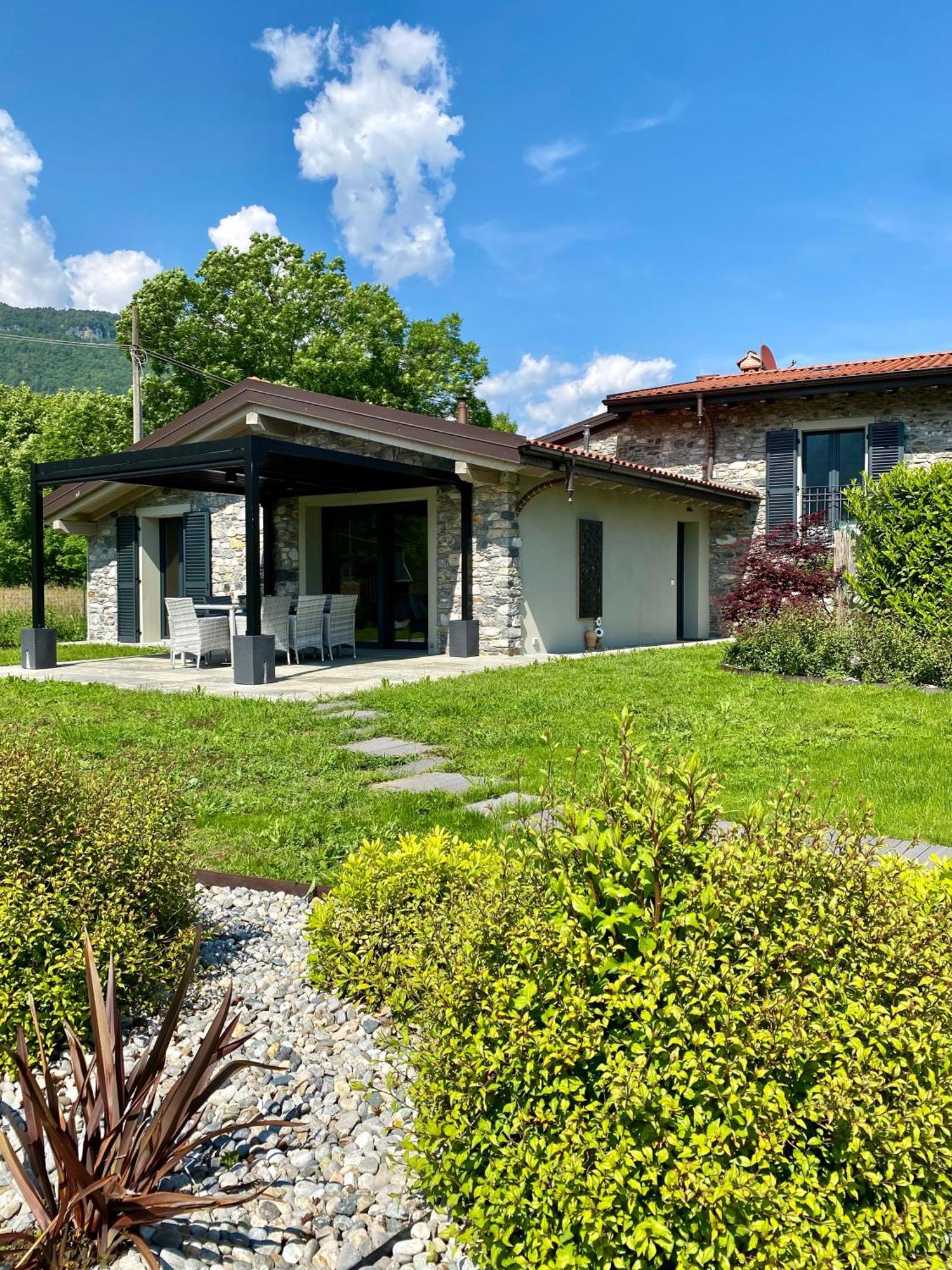 Villa Larius Gravedona Buitenkant foto
